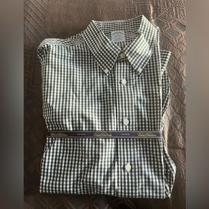 BROOKS BROTHERS BUTTON DOWN LONG SLEEVE size XL. NWT